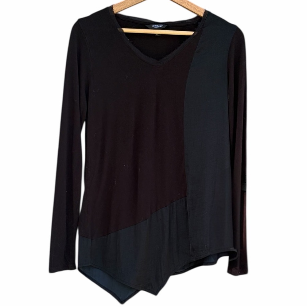 Simply Vera by Vera Wang Women's Black Asymmetrical Top